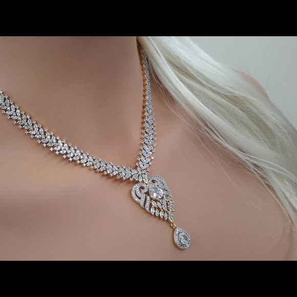 NWT Crystal Statement Necklace Set - Picture 8 of 8